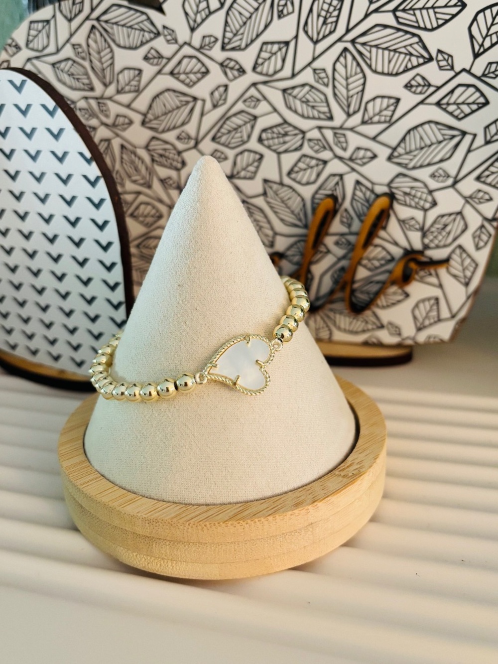 Mother of Pearl Heart on Gold Beaded Bracelet